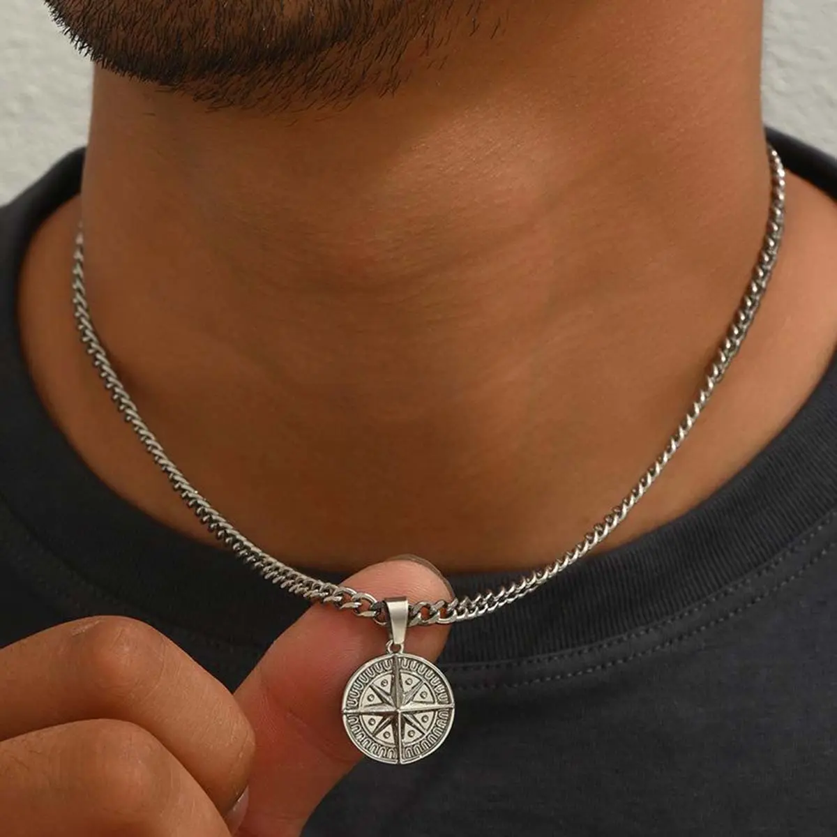 [New Arrivals] Personalized Round Star Pendant Compass Men's Stainless Steel Necklace Retro Hip-Hop Men's and Women's Accessories Street Punk Style Necklace Premium Gift