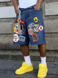 American Street Style Badge Print Loose Fit Jeans Shorts for Men, Casual Loose-Fitting Denim Shorts, Trendy Graphic Design