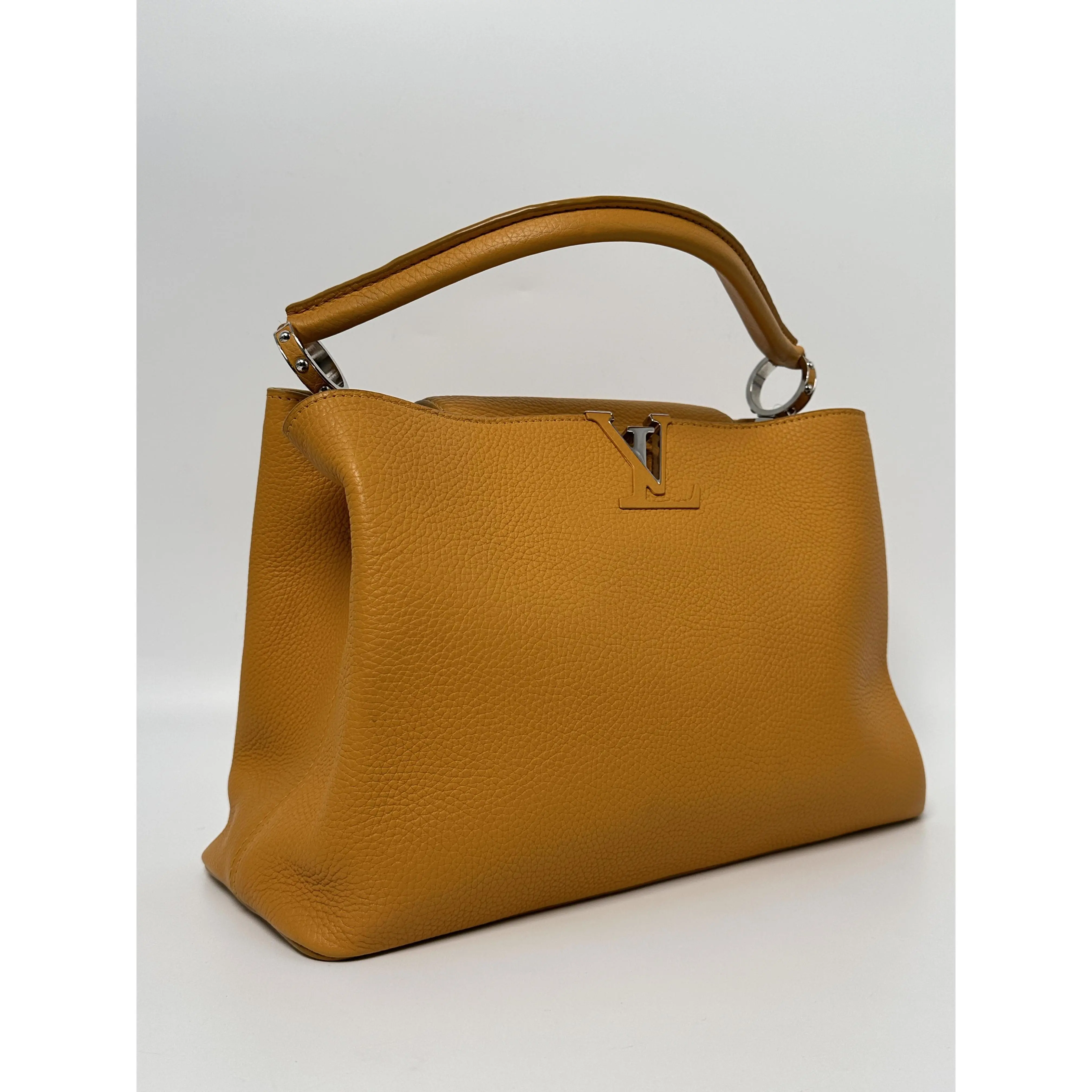 Pre-owned Louis Vuitton leather Top Handle Bags Capucines Bag Top Handle Handbag P054LV
