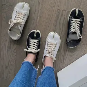 Hot Selling Stylish Split Toe Thick‑Ridged Sole Canvas Sneakers Trendy OOTD Street Style Shock‑Absorbing All‑Season Casual Shoes Makapal