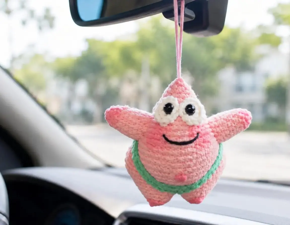 Cute Pink Starfish Crochet Car Hanging Ornament – Handmade Amigurumi Rearview Mirror Charm, Funny Plush Car Accessory, Cute Gift for Women