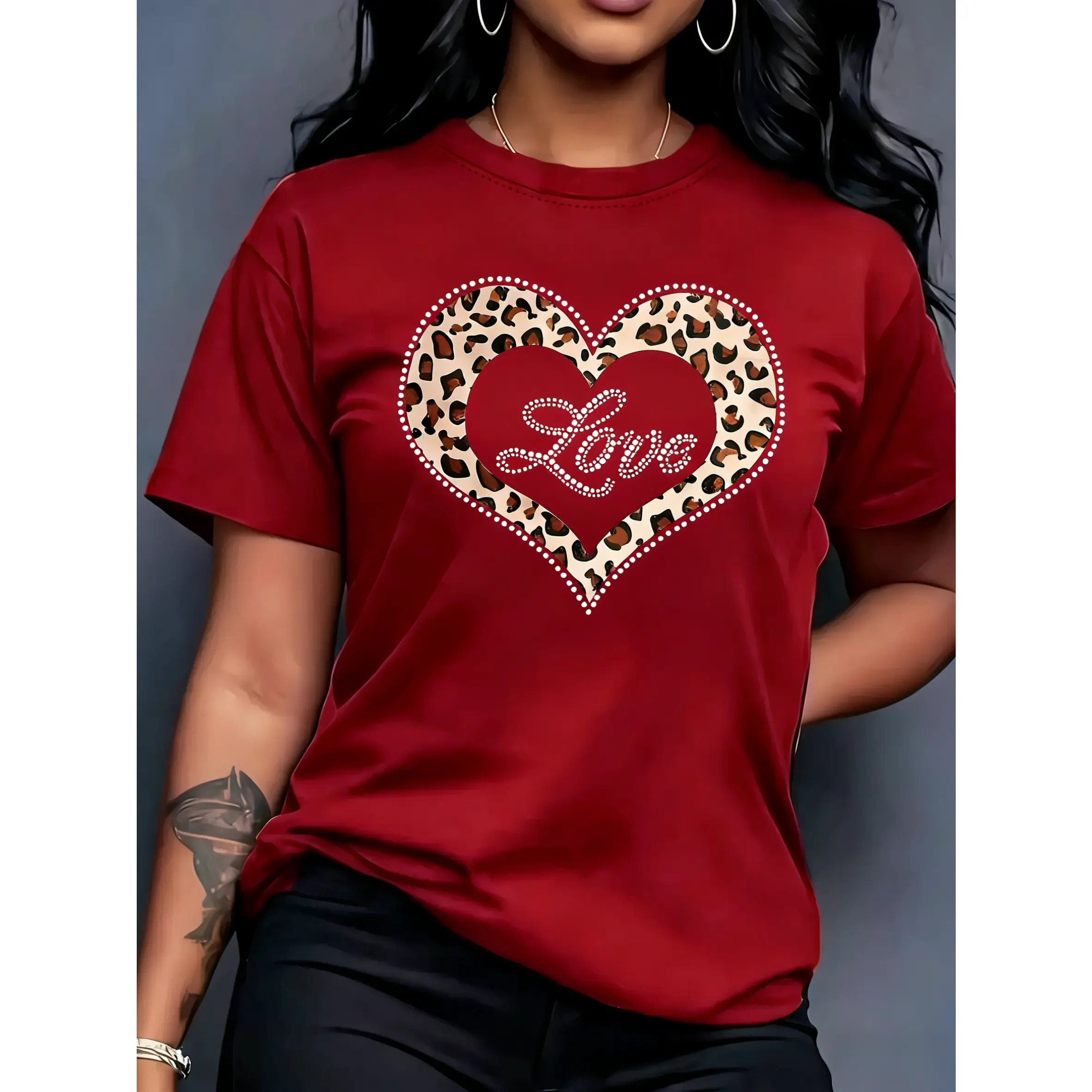 Women's Basic Tshirt with Leopard Heart, Oversized Fit 100% Cotton Shortsleeve Tee, Casual Top for Valentine's Day, Lady, Classic Fit, Slightly Oversized, Smooth, Fabric, Graphic, Printed, Valentines Day, Short Sleeve, Basic Look, Side Seamless, Heart Mot