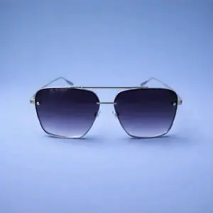 Stylish Aviator Sunglasses with Gradient Lenses and Metal Frame for Men and Women. (M7391)
