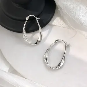 1 Pair Women’s Silver-Tone Teardrop Hoop Earrings, Minimalist Shiny Teardrop shape Earrings, Lightweight Fashion Jewelry