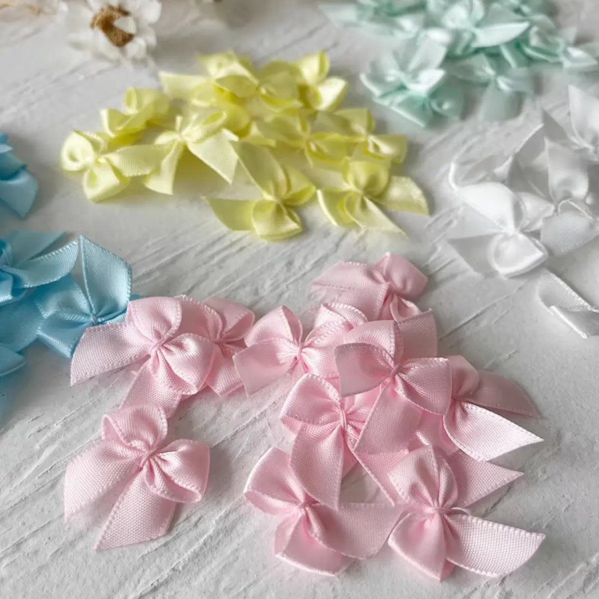 100pcs Mini Bow Ribbon Strips, Clothing Accessories Bows For Cake, Cake Decoration, Cake Decorating Supplies, Christmas Gift Decorations, DIY Home Textile Bows, Parties