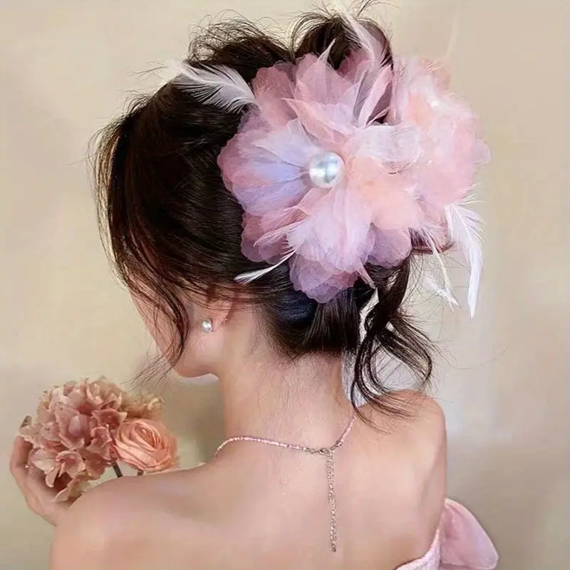1pc Ostrich Hair Grab Clip Pure Desire Wind, Back of The Head Disc Hair Clip Shows Hair Volume, Super Fairy High-End Feeling Hair Accessory Feather Hair Accessory, Great Gift for Girlfriend And Mom