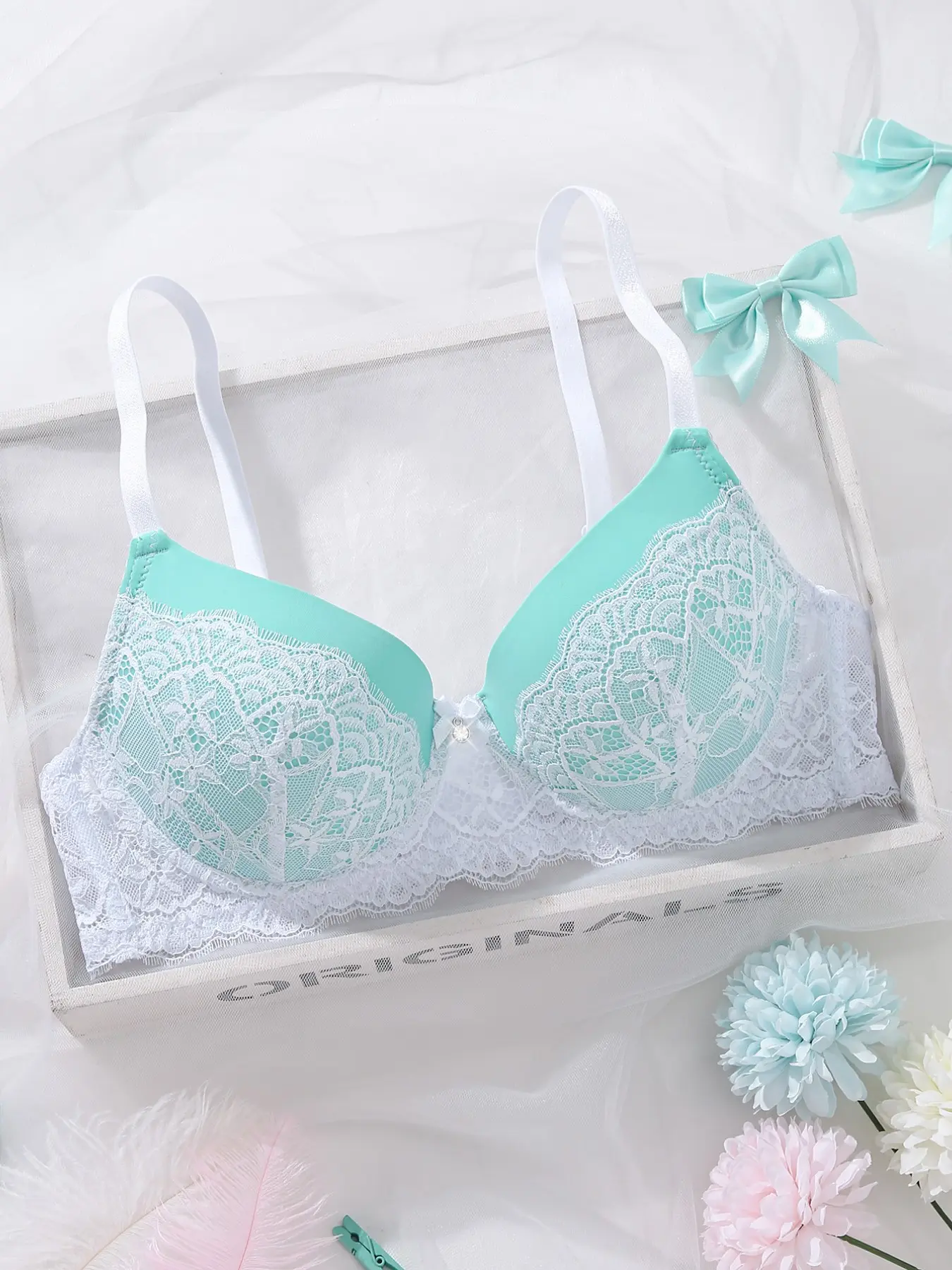 Women's Lace-Panel Bright-Color Lightweight Cup Underwire Bra with Adjustable Straps, Adjustable Bras, Comfortable, Fit, Breathable, and Gathering Everyday Bra Suitable for Daily Commutes, Dates, and Homewear