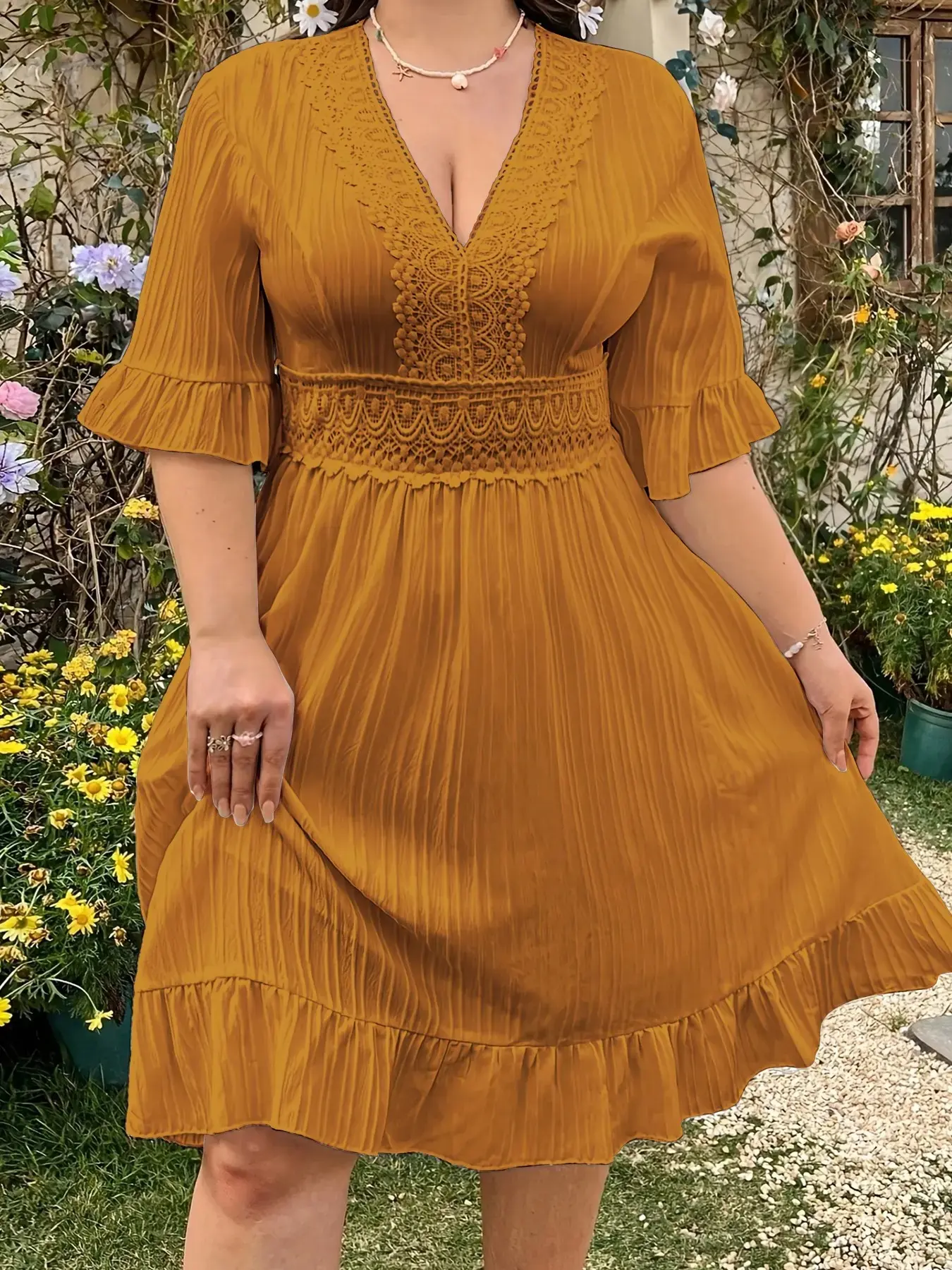 Plus Size Women's Summer Elegant V Neck Lace Trim Dress, Half Sleeve Design, Woven Fabric, Plain Loose-Fitting Knee-Length Dress for All Seasons, Casual Wear, Womenswear