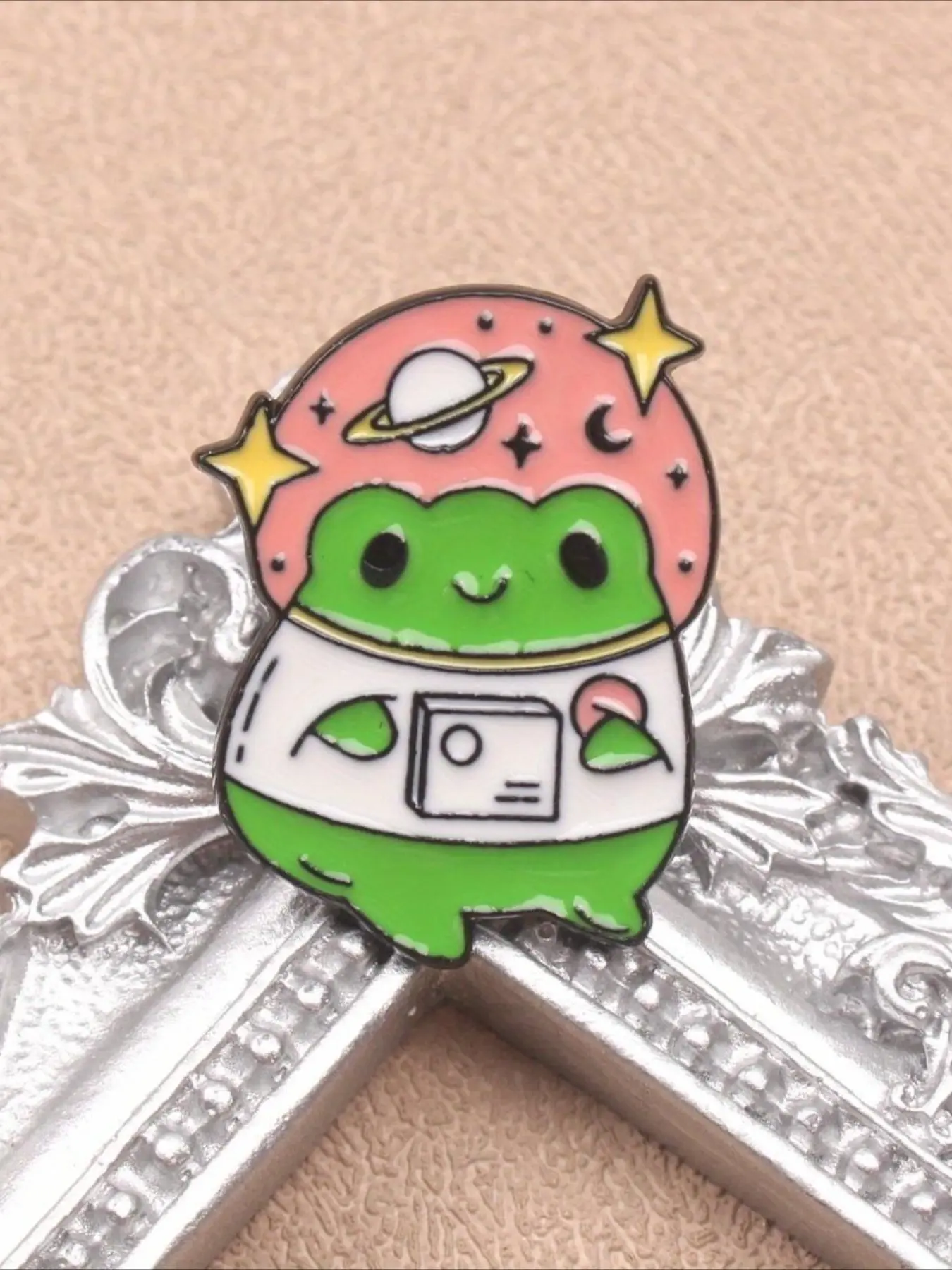 Whimsical "Kawaii Astronaut Frog in Galaxy Helmet" Enamel Brooch Pin, Cute Space Frog with Planet & Stars Lapel Badge, Celestial Frog Jewelry, Unisex Fashion Accessory Gift for Space & Frog Lovers, Daily Backpack Clothes Decor
