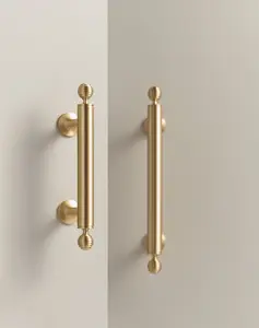 HARRINGTON BAR PULL WITH FLUTED GLOBE ENDS