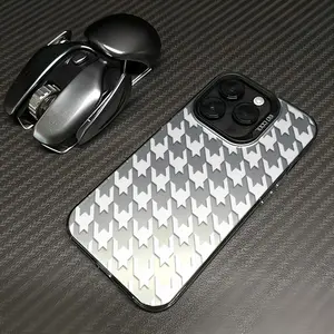 Timeless Houndstooth Pattern Shockproof Phone Case Cool And Eye-Catching Metallic Shiny Texture Skin-friendly hand feeling shockproof and drop-resistantfor iPhone 17 16 15 14 13 12 11 anti drop phone protective case