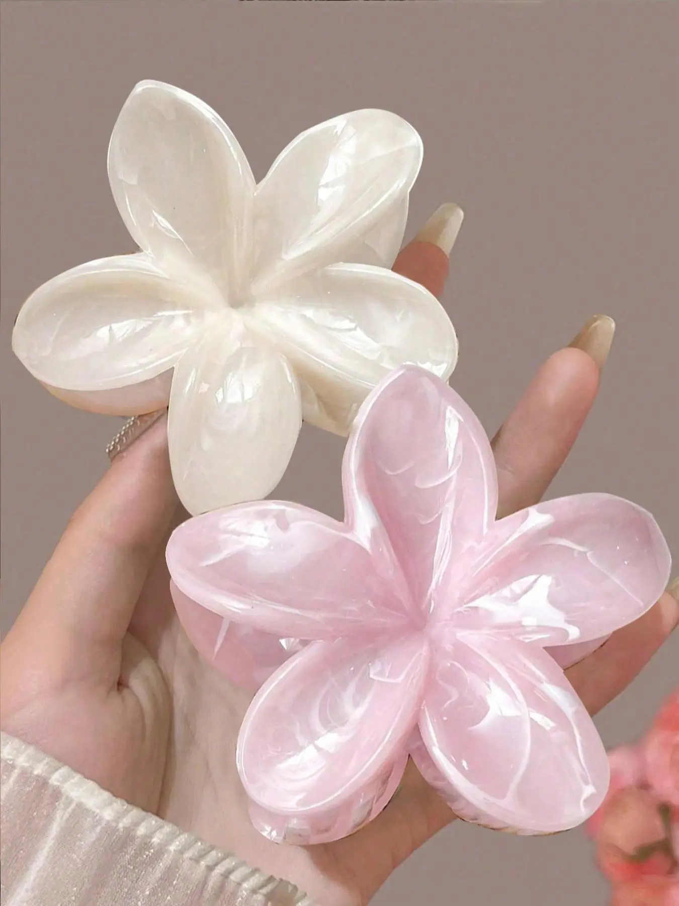 Flower Shaped Hair Claws, Flower Hair Clip, Super Cute Clips, Cute Lightweight Fashionable Hair Accessories for Women & Girls, Minimalist Headwear Suitable for Thick Hair, Hairclips