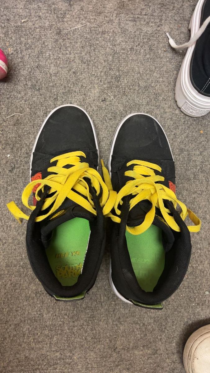 Item: 8M&9W, BLACK/YELLOW