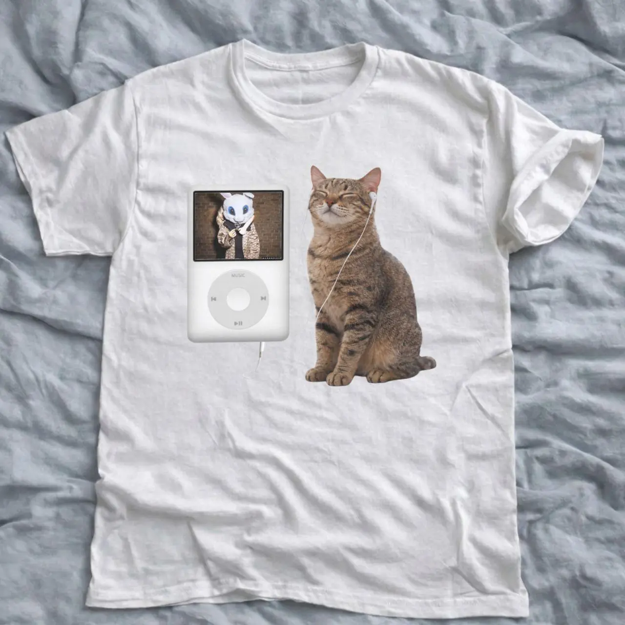 Gildan Men's and Women's T-shirt, Cat Listening To Che Mice Graphic Tee, Unisex T-shirt, Gift T-shirt, Y2k Unisex Graphic Tees Gothic Grunge Emo Scene Amity Affliction Style Clothes Menswear Womenswear Streetwear