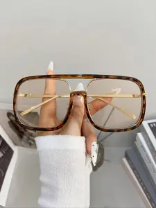 1 Pair of Unisex Street Retro Flat Top Tortoiseshell Sunglasses, trendy and casual style, suitable for daily and outdoor sports wear, providing UV400 UV protection with fashionable accents.