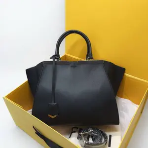 Pre-owned FENDI Leather Shoulder Bags 7.8'' R3589 Shoulder Bag C213044110 0318 T3 Mia