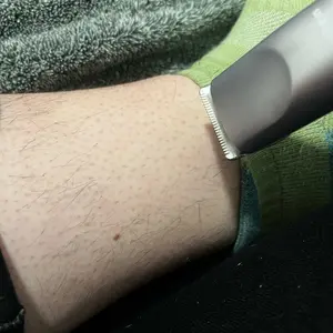 Product Review of Akunbem Bikini Trimmer for Women, Electric Shaver and Razor Rechargeable 2-in-1 Body and Facial Epilator, Dual Heads for Painless Trimming of Pubic Hair, Face, Underarms and Legs, IPX7 Waterproof. Christmas Gift New Year Gift Shaving Grooming from B**e