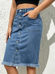 Women's Casual High-Waisted Denim Midi Skirt, Slim-Fitting Plain Pattern, Button and Raw Hem Detail, Natural Waist, Perfect for Everyday Wear, Womenswear, Fitted, Button Fly Skirt