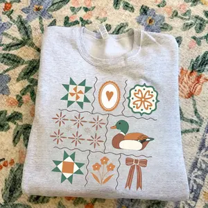 Vintage Inspired Grandma Shirt, Quilt Patchwork Duck Graphic Tee, Floral Cottagecore T-Shirt, Cozy Grandma Gift, Unisex Crew Neck T-shirt