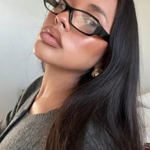 Women's Casual Rectangular Fashion Glasses, Light Blocking Eyewear for Reading & Work Commuting, Cute Y2K Style All Season Accessory