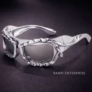 Chrome Dominion Sculpted Sunglasses – Silver Statement Frame