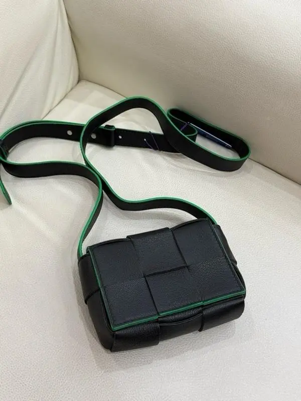 Pre-owned BOTTEGA VENETA Black Crossbody Mini Bag with Green Trim（2506793）