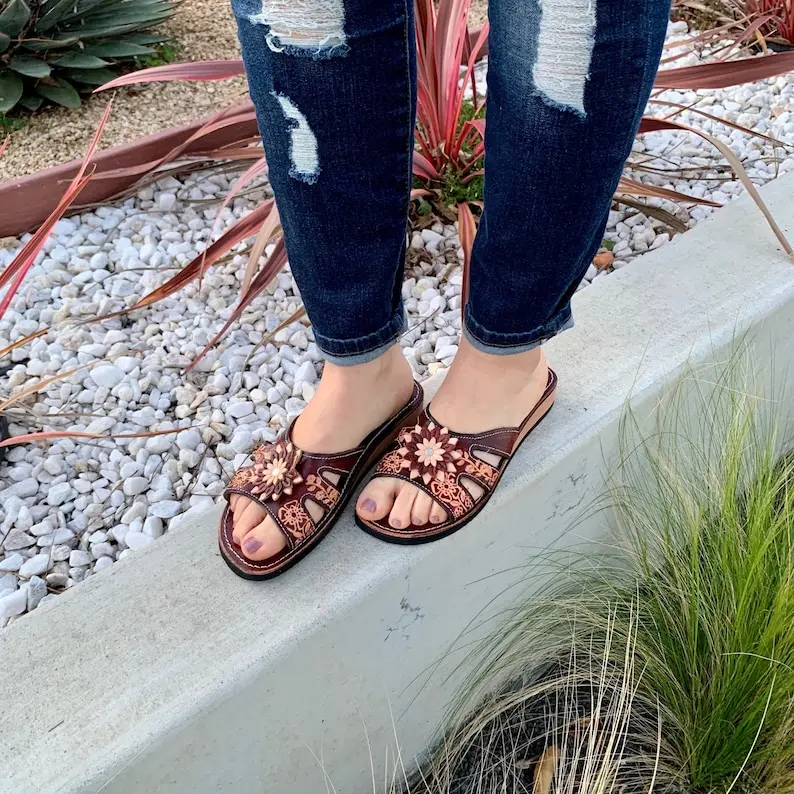 Womens Mexican Sandals, Handmade Leather Huaraches Sandals ,Sandalias Huaraches Mexicanos ,Mexican Leather Shoes, Huarache Mujer TRES TIRAS