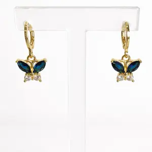 A2. Butterfly Crystal Huggie Earrings/ laminado 14k
