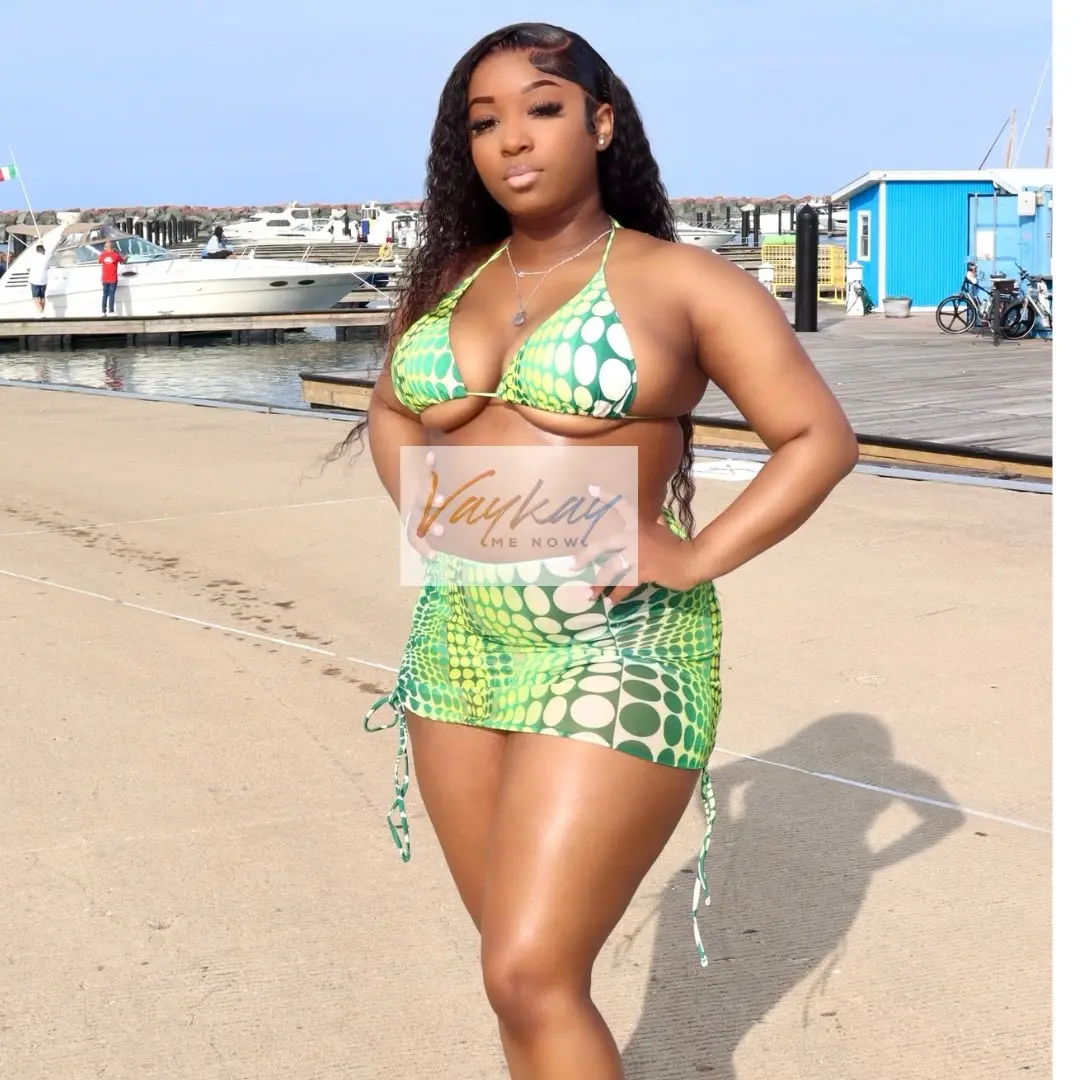 “Slime Green ”  Size:S-XL This is a 4 piece set  Model  @iammarieeeeeeee is rocking a Medium  Don’t forget to SHOP The VAYKAY way at #vaykay #vaykayswimwear #afterpay #vaykaymenow#chicago #Womenswear #Bikini #Women #swimsuits