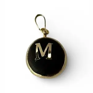 Pendant - Ojo de buey con las iniciales  M-A-Y