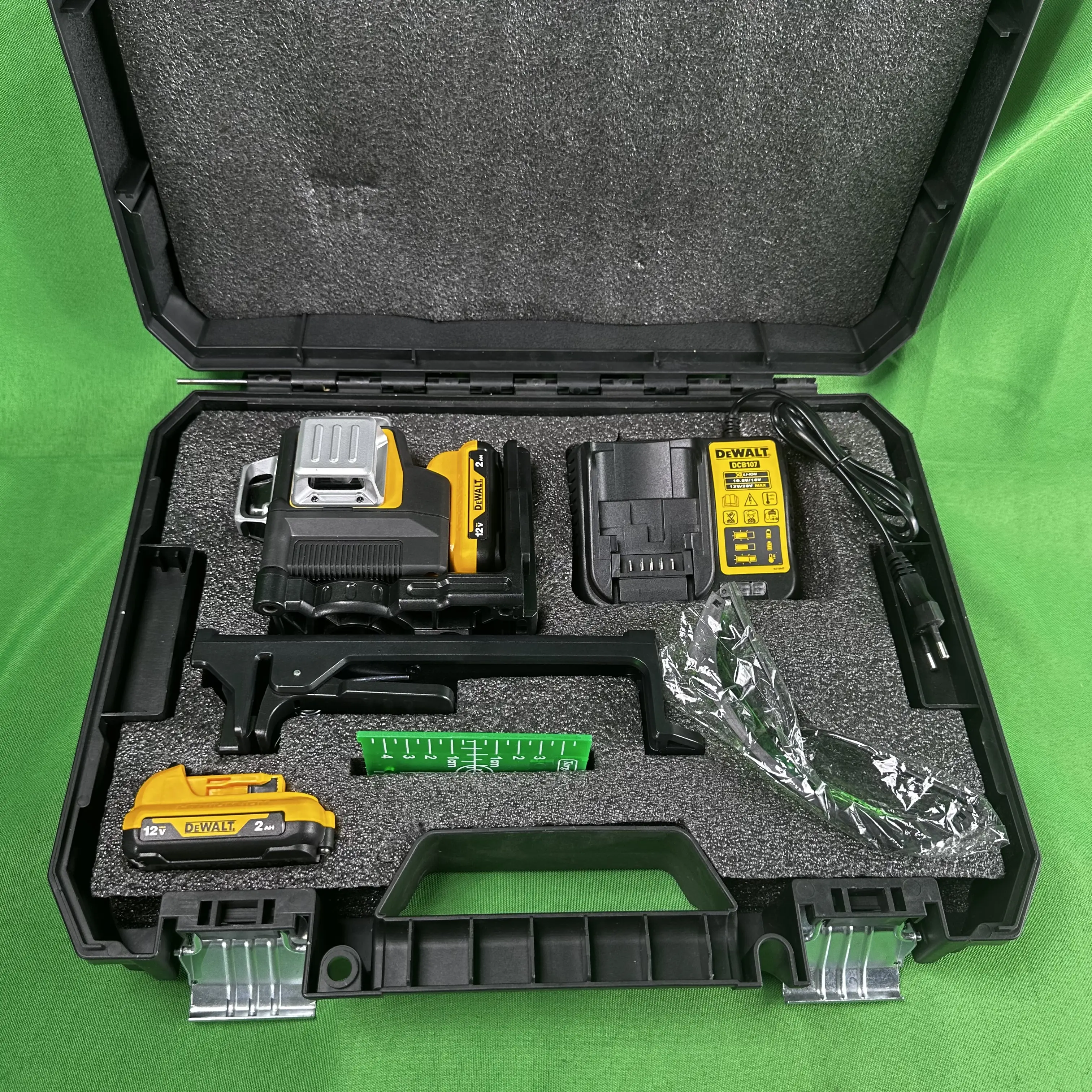 DEWALT DW089 3×360° 12 Lines Green Beam Laser Level Self-Leveling Tool Kit With 12V 6.0Ah Battery, Fast Charger, Magnetic Bracket & Hard Storage Case For Construction Tile DIY Layout