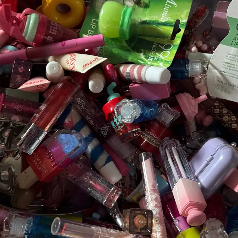 15-20 piece scoop of lipgloss