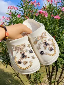 18 Piece Shoe Decoration Set, Love Bear Pearl Bow Heart Flower Chain, DIY Vintage Removable Decorations, Perfect for Holiday Birthday Gifts, Rhinestone Shoes Charms