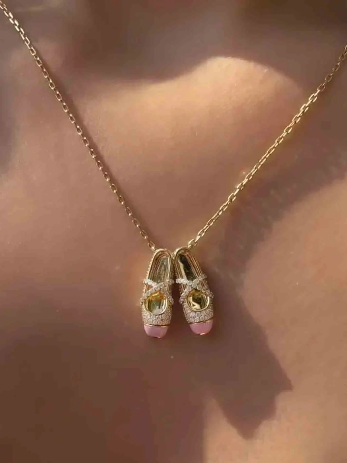 Ballet Shoe Pendant Necklace, Alloy Necklace, Fashionable and Trendy, Fashionable Jewelry Accessories, Unique Design for Women, Perfect for Parties and Vacations, Creative Jewelry, Bling Pendant