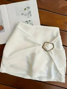 Women'S White Short Skirt, Women'S Fashion, Solid Color Metal Decoration Pleated Tight Mini Skirt, Fashionable Commuting, Business, Daily Leisure, Summer Skirt, Vacation Sold by