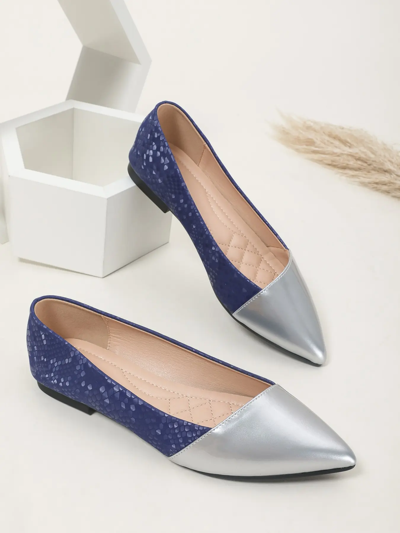 Snake Print Slip-On Low Top Women's Shoes Flats, Sexy Casual Footwear, Elegant Fashion Fall Shoe, Medium Width, PU Material, Rubber Sole