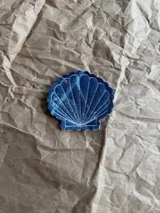 🗝️ Scalloped Seashell Embroidered Bag Charm