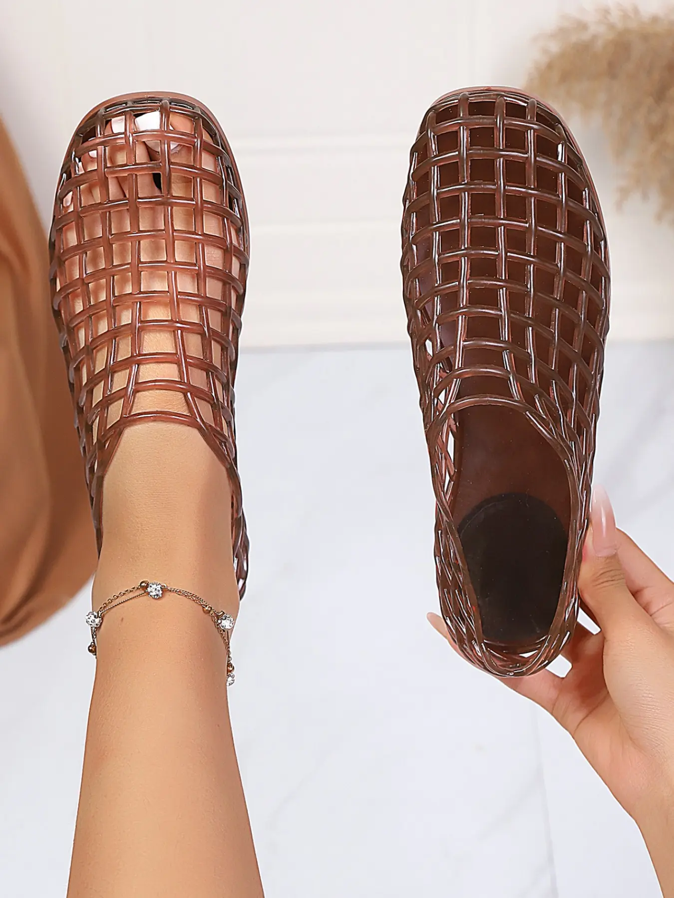 Women's transparent cut-out jelly sandals ballet flats, Soft sole flats, Breathable Flat, mesh transparent cut-out jelly sandals, comfortable and lightweight for outdoor beach flats, suitable for summer beach outdoor shoes with round toe Footwear