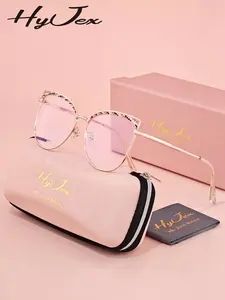A Piece HyJex full-frame flat glasses for both men and women with cat-eye shapes recreates the classic charm