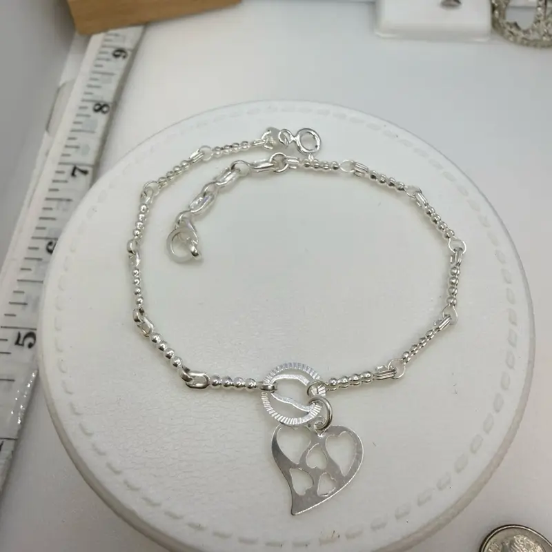925 sterling silver 7” high quality solid Mexican silver bracelet has a extension 1” )) Pulcera de plata Mexicana es talla 7.” Y tiene extencion 1” saldra 8” Alta calidad plata Mexicana