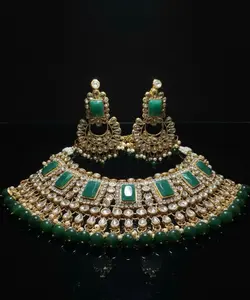 Uncut Kundan Punjabi Jadau Choker Necklace Set with Pearls