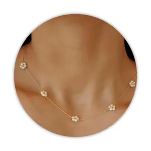 Daisy Pearl Necklace, Dainty Pearl Choker Necklace for Women as Flower Necklace Gift, 14K Gold Plated Stainless Steel Gold Necklaces as Birthday Gifts for Her Daisy Costume Gift