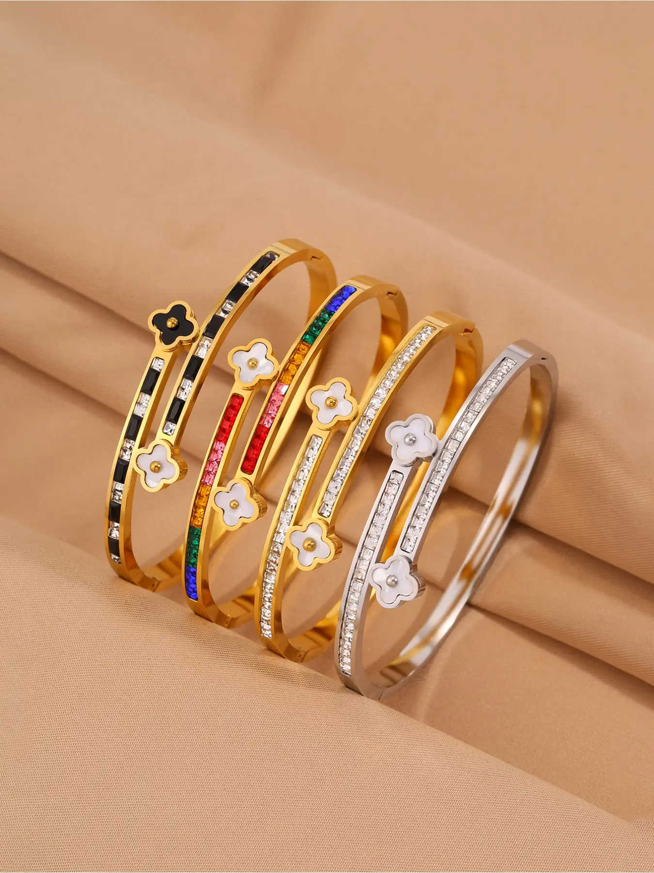 4-piece stainless steel diamond-studded flower design bracelet, French elegant fashion style, Fashionable Bracelet, very suitable for gift-giving and daily commuting, Bracelet Set
