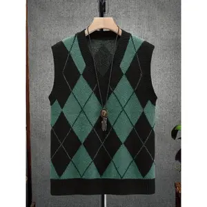 Men’s colorblock argyle pattern V-neck sweater vest, casual sleeveless jumper vest for spring and fall, fashionable men’s knitwear for daily wear, tops