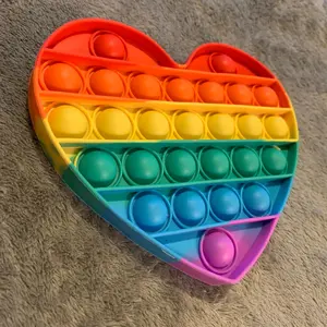 Rainbow Heart Fidget Toys with Sound Special Stress Relief Silicone Pressure Relieving Toy, Autism Gift Set Boys Girls Multicoloured Game Educational