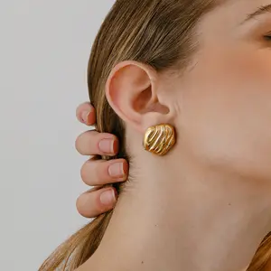 18K Gold-plated Fashionable Retro Atmospheric Geometric Circular Stainless Steel Female Earrings Suitable for Daily Wear, Vacation, and Gatherings