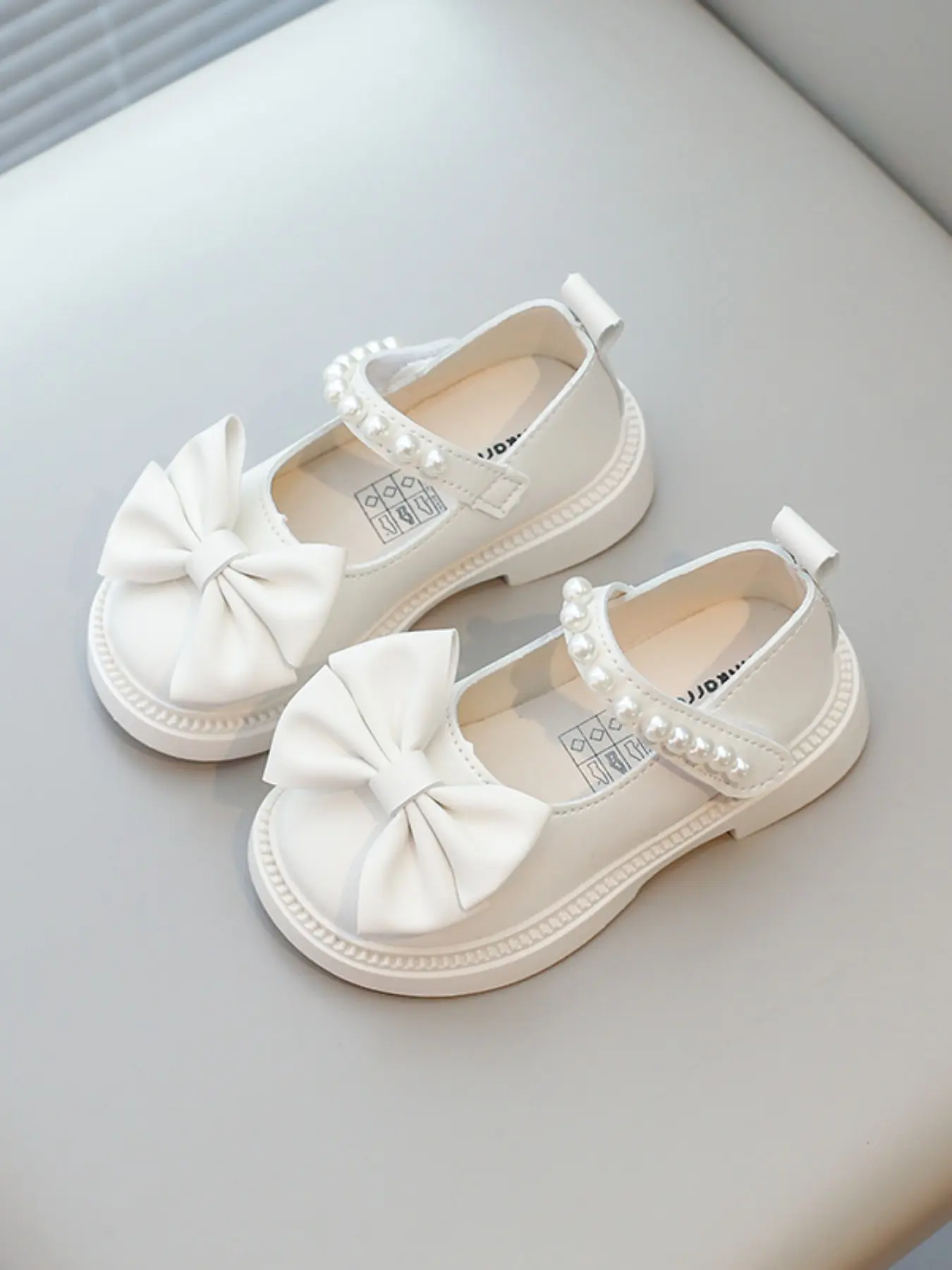 Girls' Mary Jane Flats Shoes, Toddler Flats, Princess Style Pearl Lace-Up Design, Little Girls Dress Shoes, Non-Slip Sole for Kids, All Season Comfortable Footwear, Fashion Flat Shoes, Flat Bottom Shoes