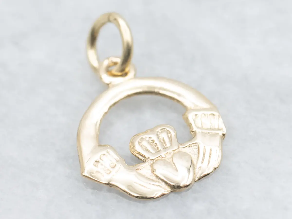 Vintage Gold Claddagh Pendant