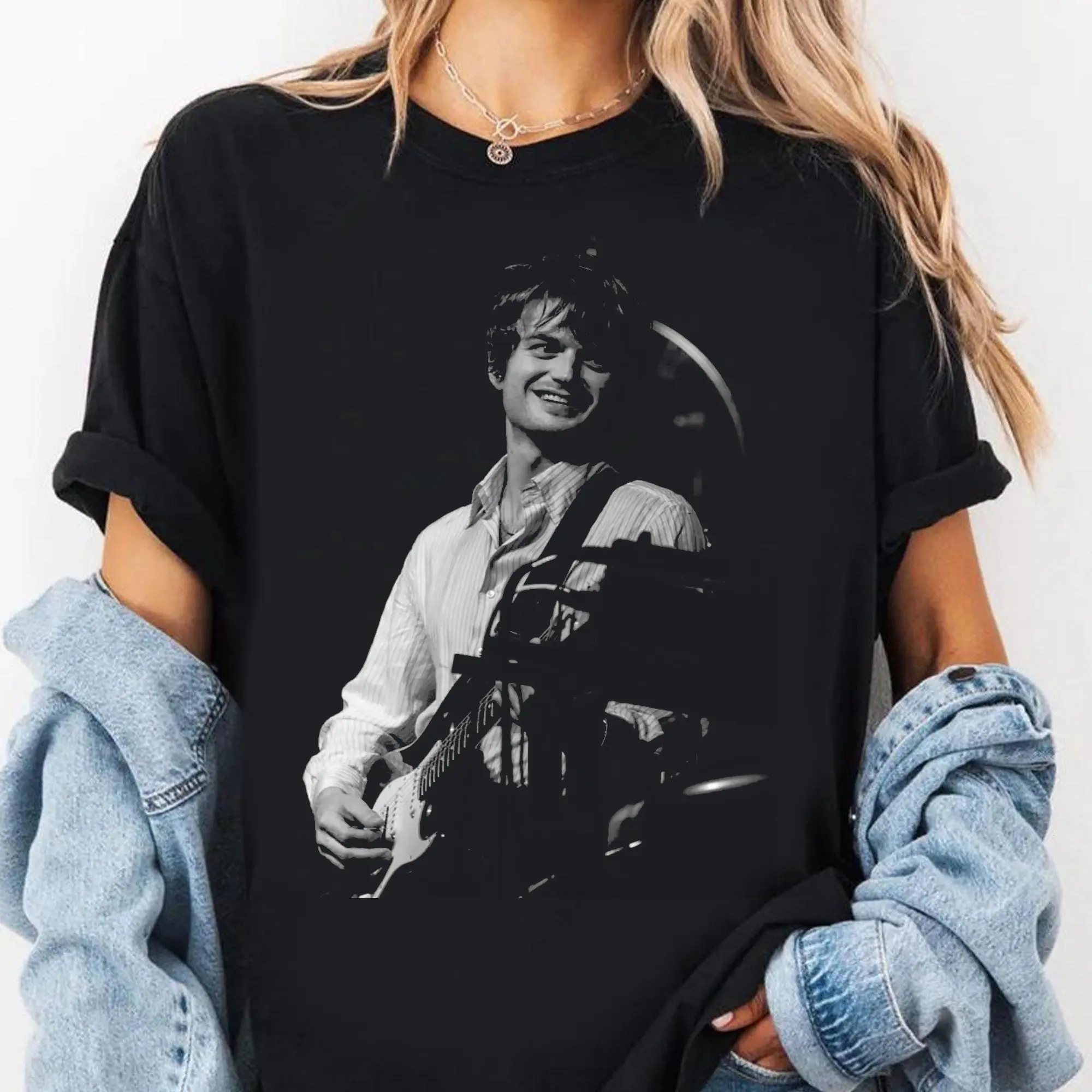 Joe Keery Shirt T-shirt Unisex Cotton Vintage 90's Graphic Tee Unisex