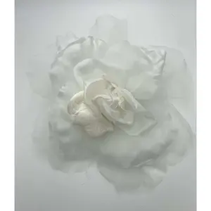 FLOWER BOMB Brooch, White
